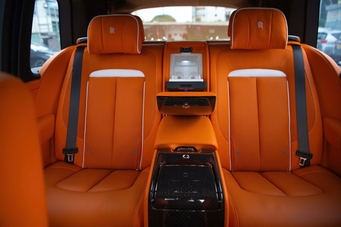 Cận cảnh Rolls-Royce Cullinan Black Badge 2025 đầu tiên về Việt Nam- Ảnh 14.