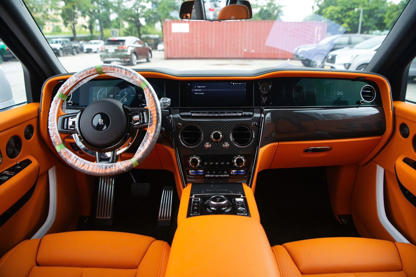 Cận cảnh Rolls-Royce Cullinan Black Badge 2025 đầu tiên về Việt Nam- Ảnh 12.