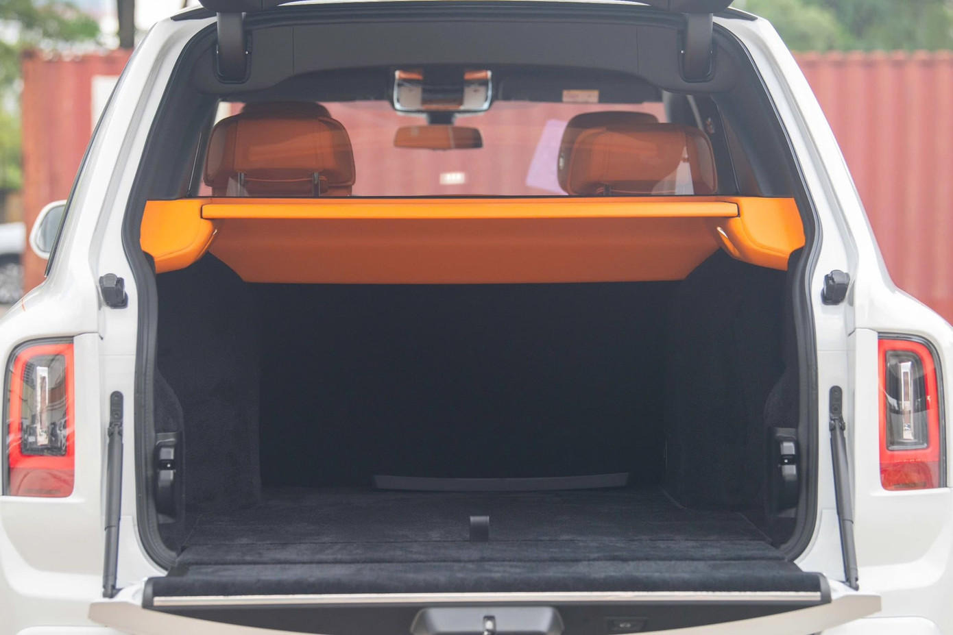 Cận cảnh Rolls-Royce Cullinan Black Badge 2025 đầu tiên về Việt Nam- Ảnh 9.